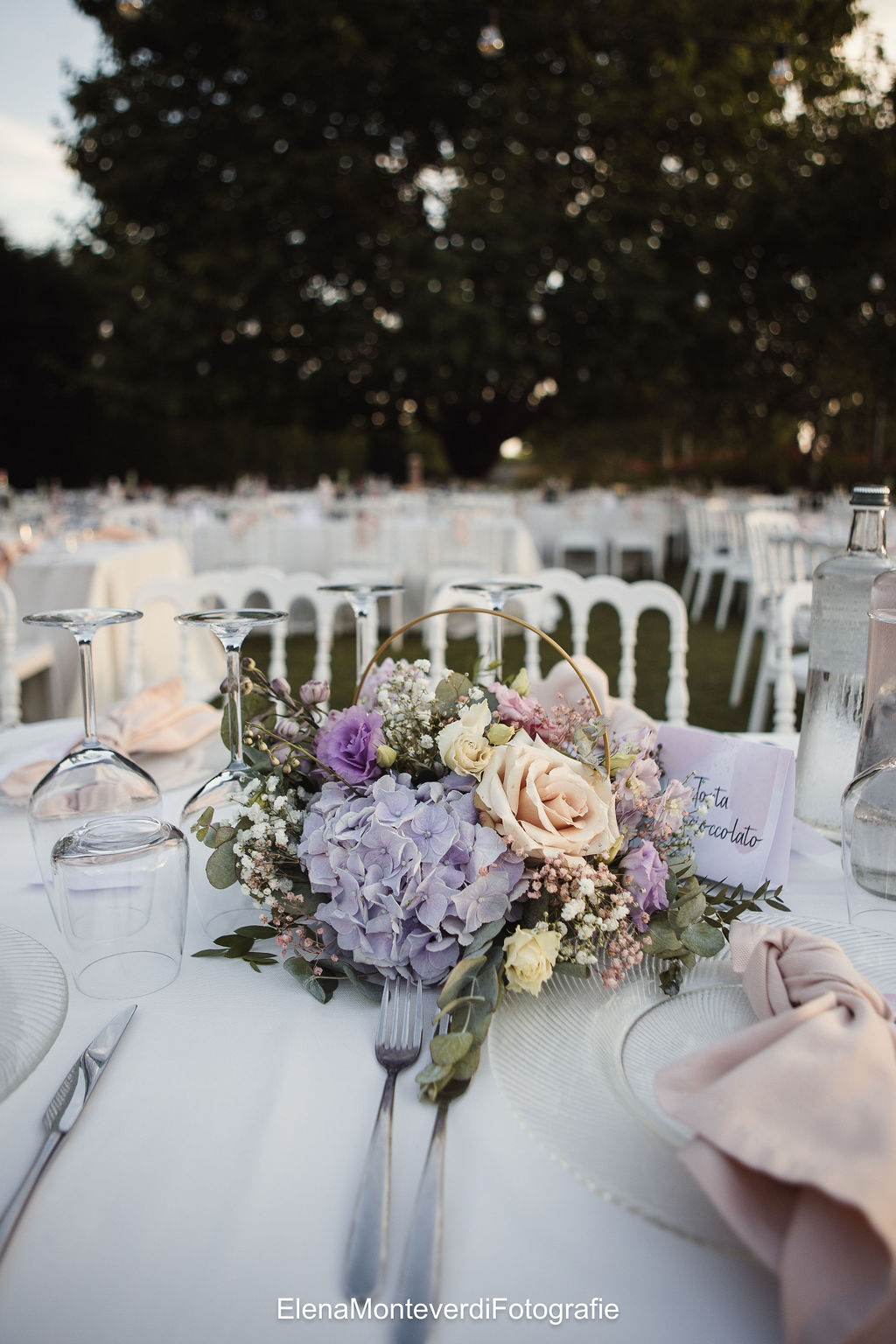 matrimonio Matteo e Francesca: fiori tavoli sposi e segna-tavolo