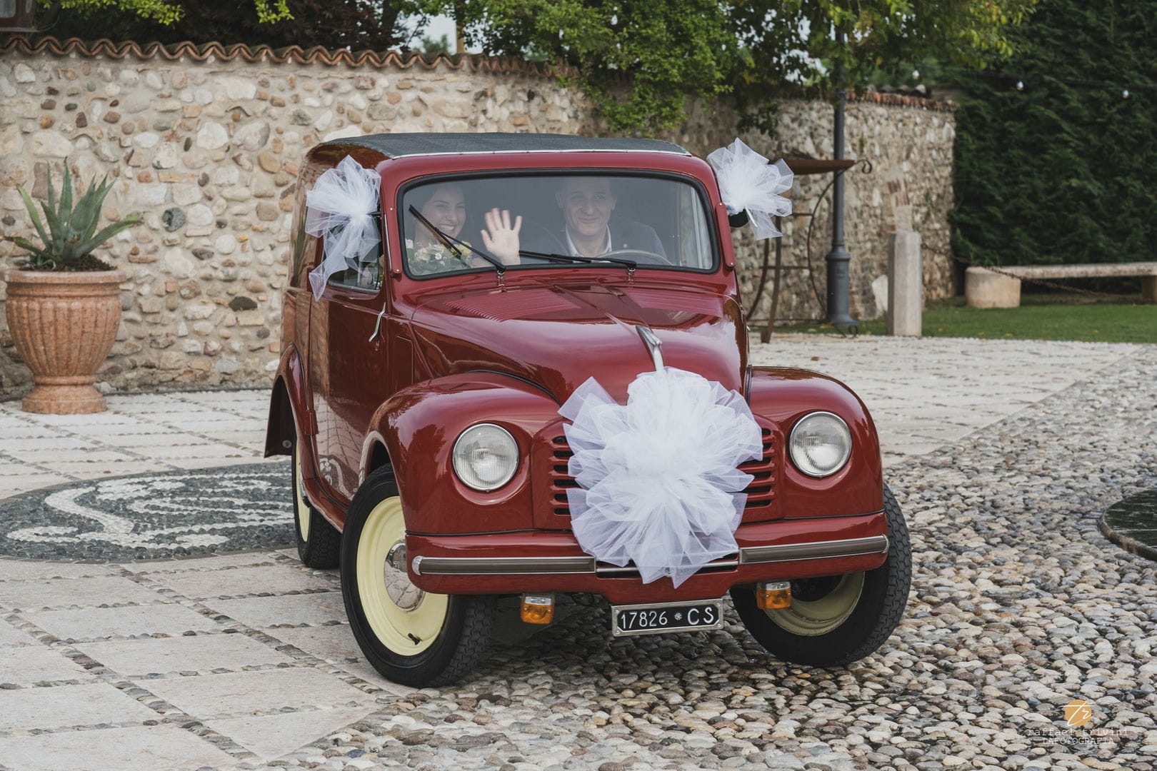 matrimonio-mattia-valentina-macchina-sposi