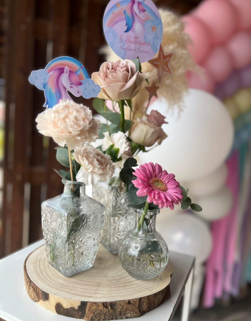 Festa a tema unicorno battesimo: decorazioni floreali