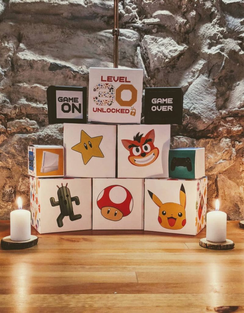 Festa a tema videogiochi arcade: confetti e candele
